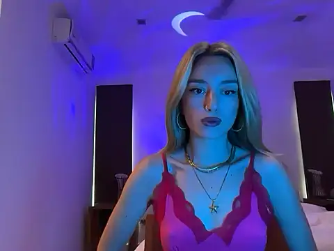 Snapshot of SirenaBelle chatting on 10/11/25, 12:54 SirenaBelle online show from 10/11/25, 12:54