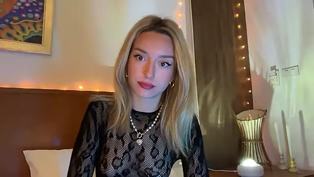 Snapshot of SirenaBelle chatting on 11/16/25, 12:16 SirenaBelle online show from 11/16/25, 12:16