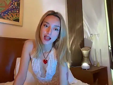 Snapshot of SirenaBelle chatting on 11/16/25, 11:54 SirenaBelle online show from 11/16/25, 11:54