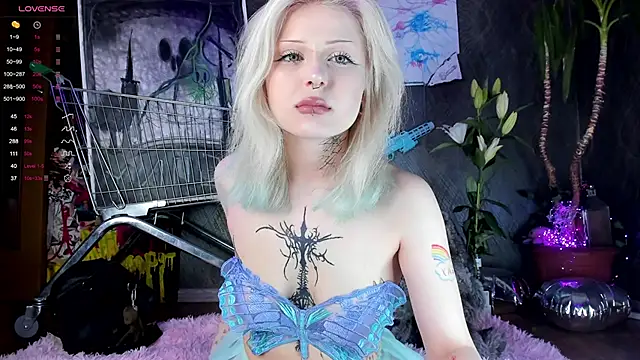 Snapshot of little_grinch666 chatting on 01/31/25, 08:54 little grinch666 online show from 01/31/25, 08:54