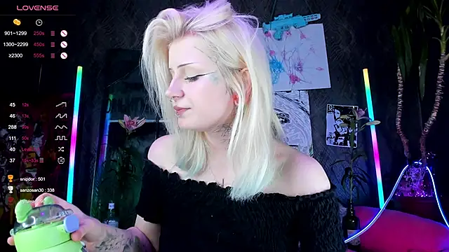 Snapshot of little_grinch666 chatting on 03/03/25, 11:03 little grinch666 online show from 03/03/25, 11:03