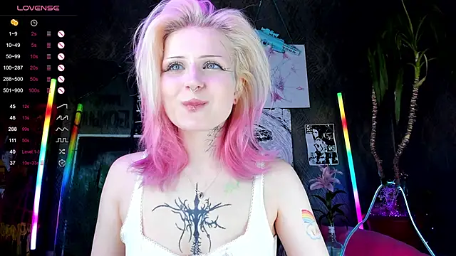 Snapshot of little_grinch666 chatting on 03/12/25, 11:54 little grinch666 online show from 03/12/25, 11:54