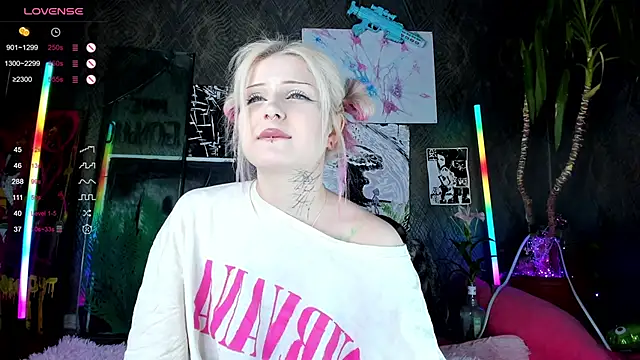 Snapshot of little_grinch666 chatting on 03/14/25, 05:46 little grinch666 online show from 03/14/25, 05:46