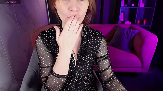 Snapshot of ZoeEast chatting on 01/18/25, 01:29 ZoeEast online show from 01/18/25, 01:29