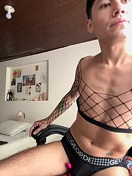 Snapshot of Amahd696 chatting on 10/17/25, 02:52 Amahd696 online show from 10/17/25, 02:52