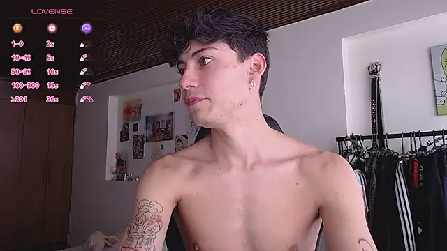 Snapshot of Amahd696 chatting on 11/05/25, 01:44 Amahd696 online show from 11/05/25, 01:44