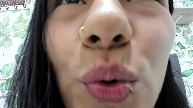 atilanadiaz7 online show from 10/06/25, 03:53