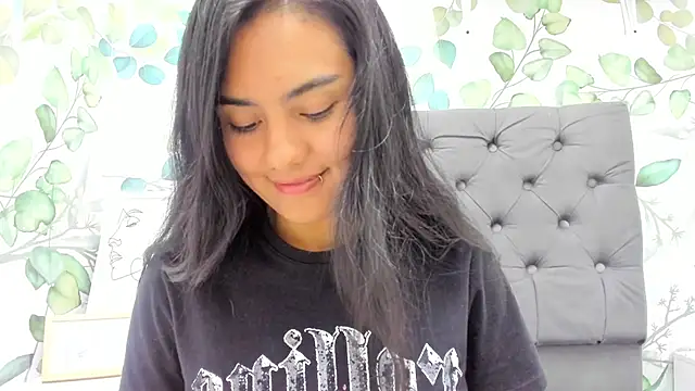 atilanadiaz7 online show from 10/14/25, 05:14