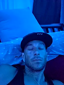 Snapshot of Twin2222 chatting on 09/22/25, 02:46 Twin2222 online show from 09/22/25, 02:46