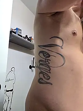 Snapshot of Twin2222 chatting on 10/01/25, 04:29 Twin2222 online show from 10/01/25, 04:29