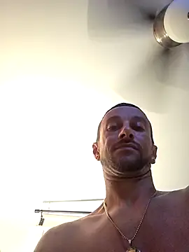 Snapshot of Twin2222 chatting on 10/21/25, 04:24 Twin2222 online show from 10/21/25, 04:24