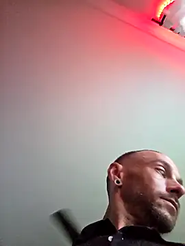 Snapshot of Twin2222 chatting on 11/15/25, 10:37 Twin2222 online show from 11/15/25, 10:37