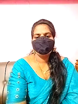 Snapshot of melina214 chatting on 10/06/25, 03:26 melina214 online show from 10/06/25, 03:26