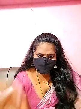 Snapshot of melina214 chatting on 10/08/25, 04:43 melina214 online show from 10/08/25, 04:43