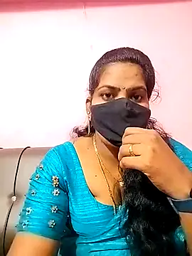 Snapshot of melina214 chatting on 10/24/25, 04:20 melina214 online show from 10/24/25, 04:20