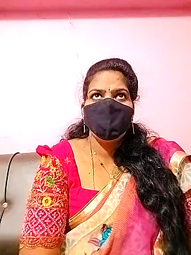 Snapshot of melina214 chatting on 11/10/25, 03:38 melina214 online show from 11/10/25, 03:38