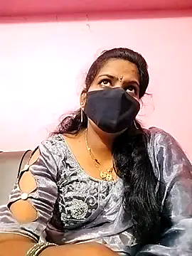 Snapshot of melina214 chatting on 11/16/25, 03:45 melina214 online show from 11/16/25, 03:45