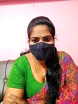 Snapshot of melina214 chatting on 11/28/25, 03:31 melina214 online show from 11/28/25, 03:31
