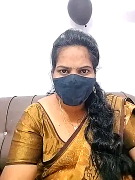 Snapshot of melina214 chatting on 01/19/26, 03:43 melina214 online show from 01/19/26, 03:43