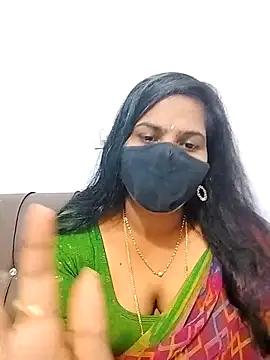 Snapshot of melina214 chatting on 02/01/26, 05:06 melina214 online show from 02/01/26, 05:06
