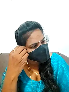 Snapshot of melina214 chatting on 02/04/26, 04:18 melina214 online show from 02/04/26, 04:18