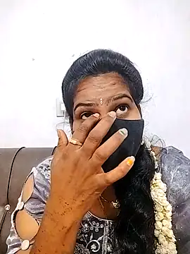Snapshot of melina214 chatting on 03/05/26, 04:19 melina214 online show from 03/05/26, 04:19