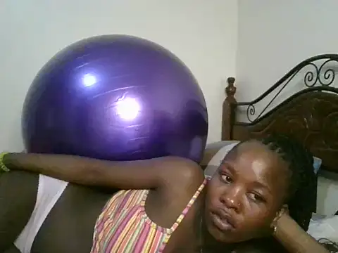 Snapshot of Sonnia_ chatting on 02/13/25, 08:24 Sonnia online show from 02/13/25, 08:24