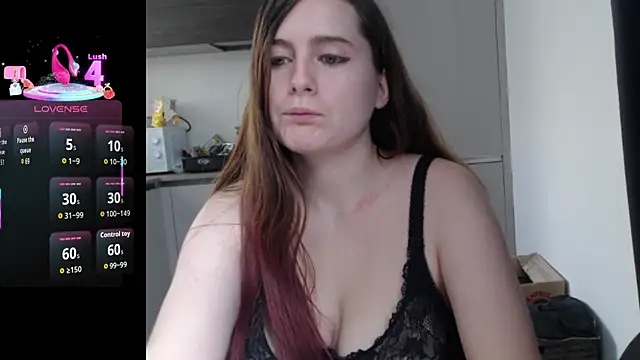 Snapshot of Dominahot4you chatting on 10/27/25, 09:35 Dominahot4you online show from 10/27/25, 09:35