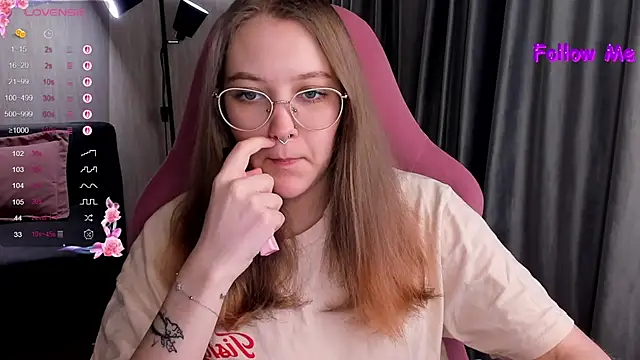 Snapshot of bunny_bubble chatting on 10/23/25, 11:14 bunny bubble online show from 10/23/25, 11:14