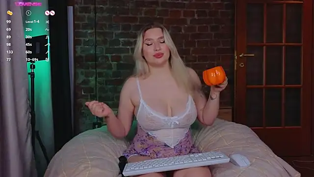 Snapshot of helen_frogg chatting on 10/29/25, 07:59 helen frogg online show from 10/29/25, 07:59