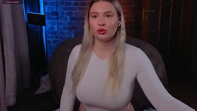 Snapshot of helen_frogg chatting on 11/12/25, 08:48 helen frogg online show from 11/12/25, 08:48