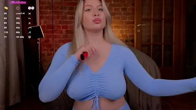 Snapshot of helen_frogg chatting on 11/17/25, 07:41 helen frogg online show from 11/17/25, 07:41