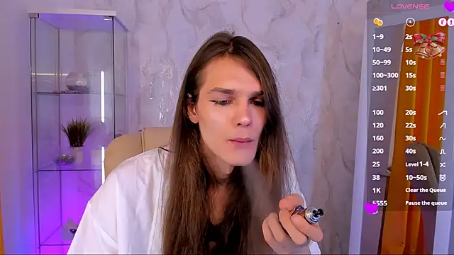 Snapshot of Will_Will_ chatting on 10/21/25, 05:52 Will Will online show from 10/21/25, 05:52