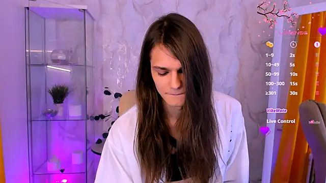 Snapshot of Will_Will_ chatting on 11/04/25, 02:05 Will Will online show from 11/04/25, 02:05