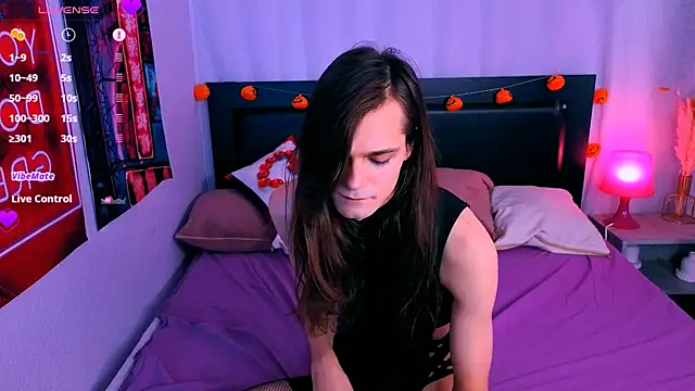 Snapshot of Will_Will_ chatting on 11/11/25, 02:06 Will Will online show from 11/11/25, 02:06