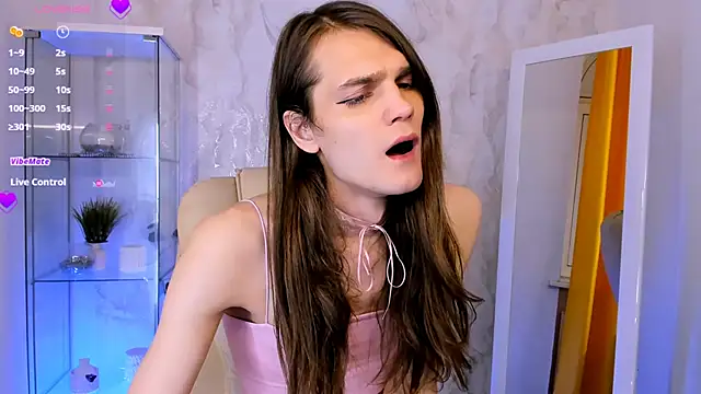 Snapshot of Will_Will_ chatting on 12/05/25, 09:00 Will Will online show from 12/05/25, 09:00