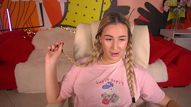 Snapshot of LiaBrazzerr chatting on 11/08/25, 10:15 LiaBrazzerr online show from 11/08/25, 10:15