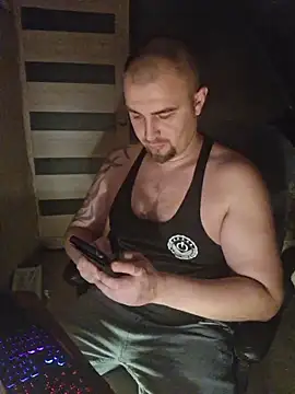 Snapshot of Foxyshaved chatting on 10/31/25, 03:40 Foxyshaved online show from 10/31/25, 03:40