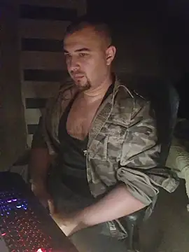 Snapshot of Foxyshaved chatting on 11/01/25, 04:25 Foxyshaved online show from 11/01/25, 04:25