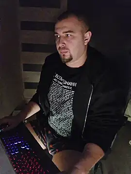 Snapshot of Foxyshaved chatting on 11/03/25, 03:30 Foxyshaved online show from 11/03/25, 03:30