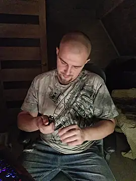 Snapshot of Foxyshaved chatting on 11/05/25, 04:45 Foxyshaved online show from 11/05/25, 04:45