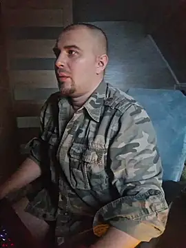 Snapshot of Foxyshaved chatting on 11/16/25, 06:30 Foxyshaved online show from 11/16/25, 06:30