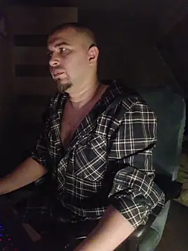 Snapshot of Foxyshaved chatting on 11/17/25, 03:45 Foxyshaved online show from 11/17/25, 03:45