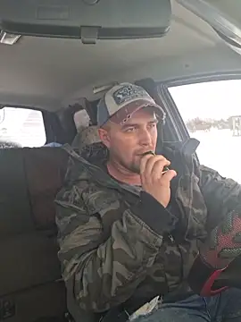 Snapshot of Foxyshaved chatting on 11/19/25, 10:04 Foxyshaved online show from 11/19/25, 10:04