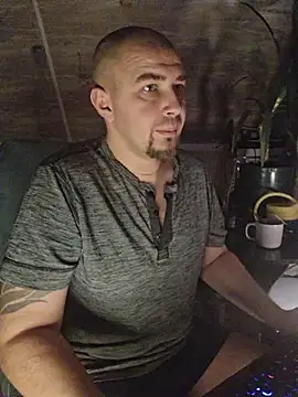 Snapshot of Foxyshaved chatting on 11/21/25, 02:54 Foxyshaved online show from 11/21/25, 02:54