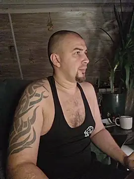 Snapshot of Foxyshaved chatting on 11/23/25, 01:16 Foxyshaved online show from 11/23/25, 01:16