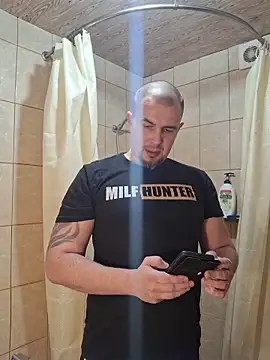 Snapshot of Foxyshaved chatting on 11/29/25, 04:04 Foxyshaved online show from 11/29/25, 04:04