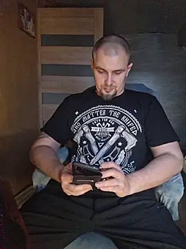 Snapshot of Foxyshaved chatting on 12/01/25, 10:53 Foxyshaved online show from 12/01/25, 10:53