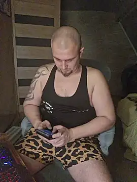 Snapshot of Foxyshaved chatting on 12/05/25, 04:54 Foxyshaved online show from 12/05/25, 04:54