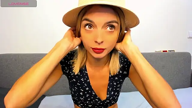 Snapshot of _ellen_meow_ chatting on 09/25/25, 08:45 ellen meow online show from 09/25/25, 08:45